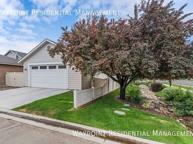 1142 W Parkstone St — Photo 34