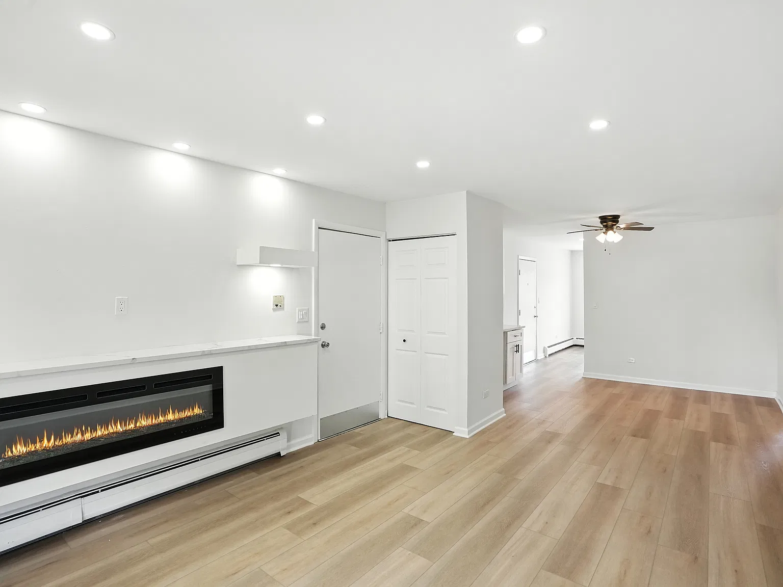 2 bed, 1000 sqft, $2,100 — Photo 3