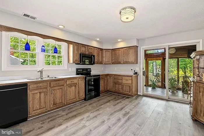 100 Elm Tree Ln — Photo 21