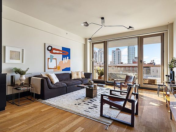 4th image of 144 N 8th St APT 4A