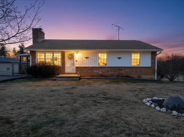 303 Farmer Ln, Vinton, VA 24179