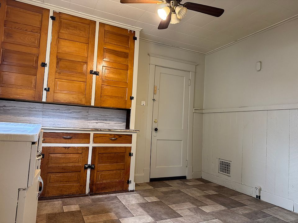 1st image of 2419 Whitney Ave #1