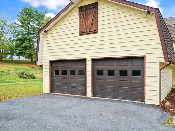 3rd image of 103 Holly Hill Dr