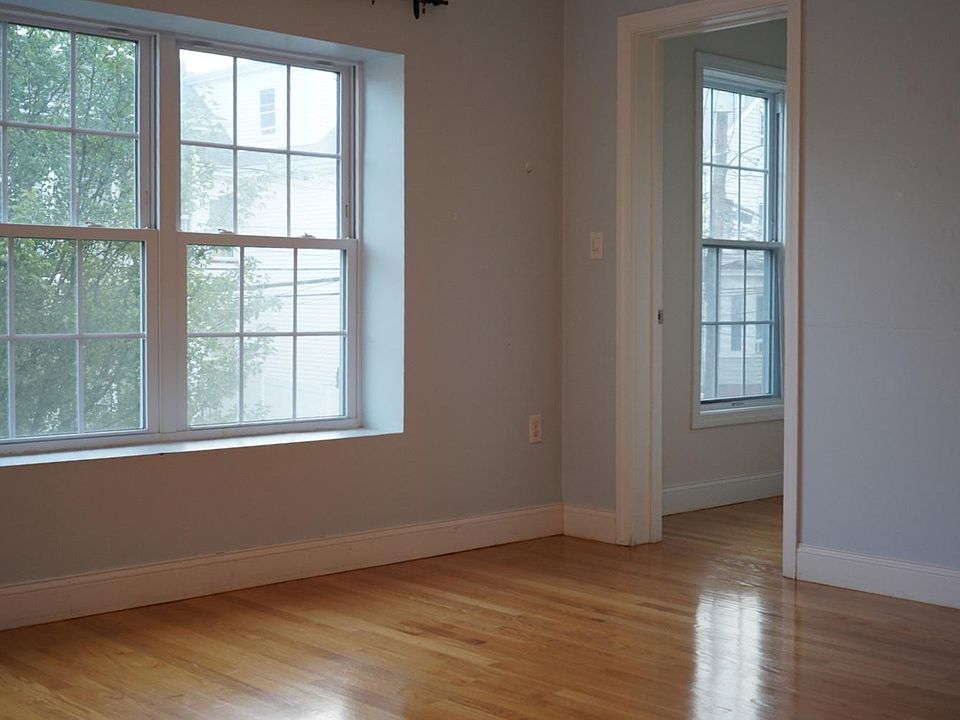 Front bedroom, walk-in closet