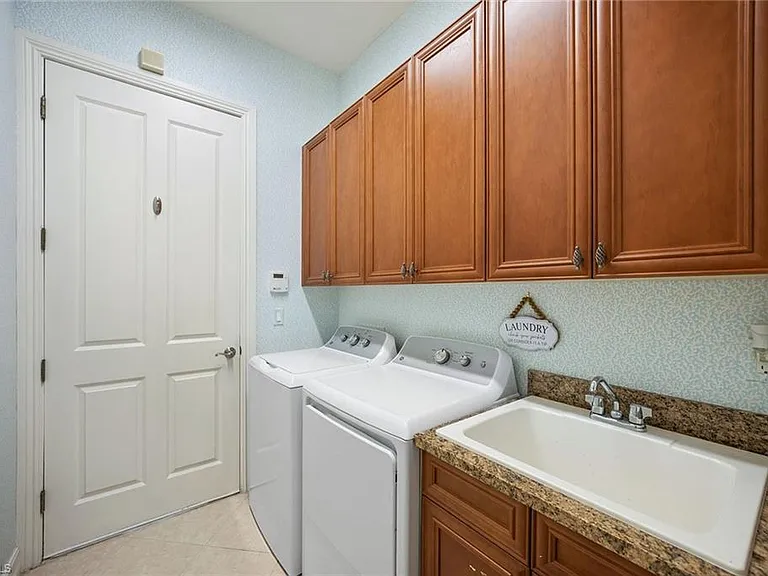 7692 Cottesmore Dr — Photo 22