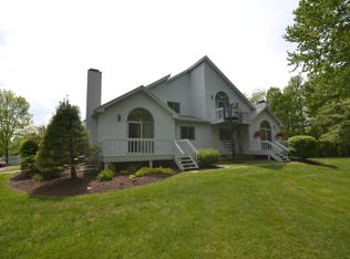 3 Woodstream Dr, Pittsfield, MA 01201