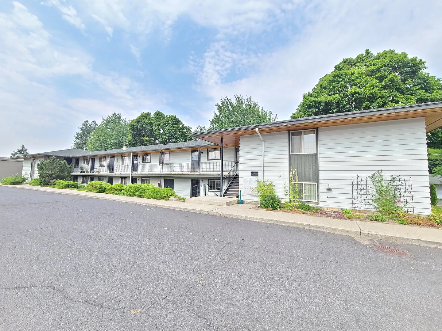 Bismark Apts. — Photo 2