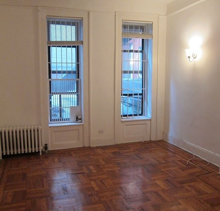 1st image of 924 3rd Ave APT 2A