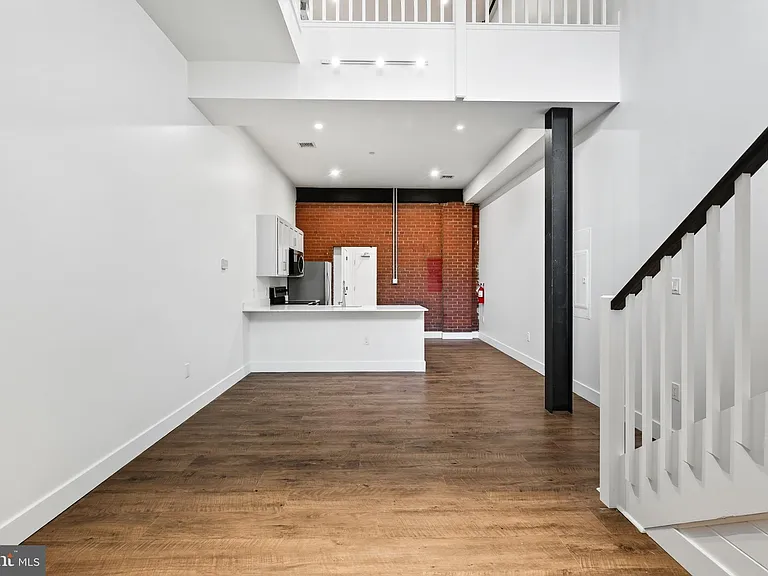 123 S Main St #6 — Photo 7