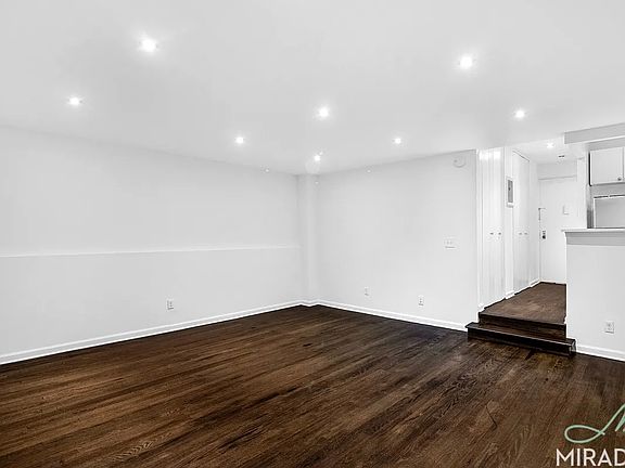 3rd image of 27 W 16th St #2D