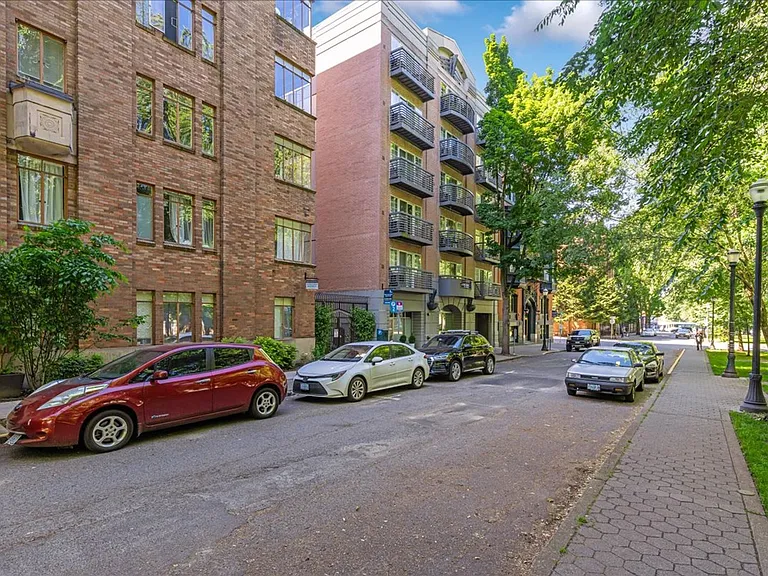 West Park Place — Photo 36