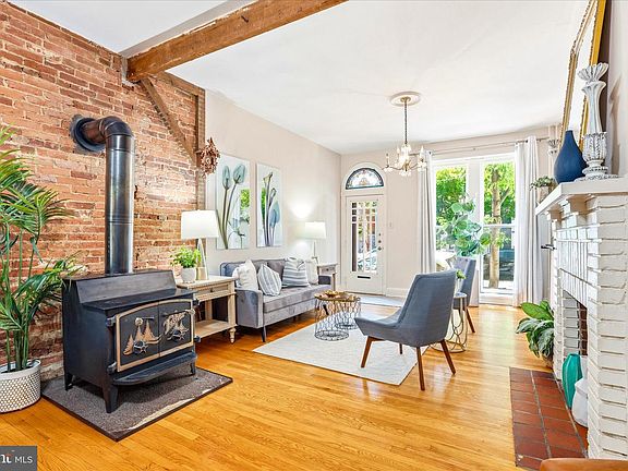 5th image of 29 E 3rd St