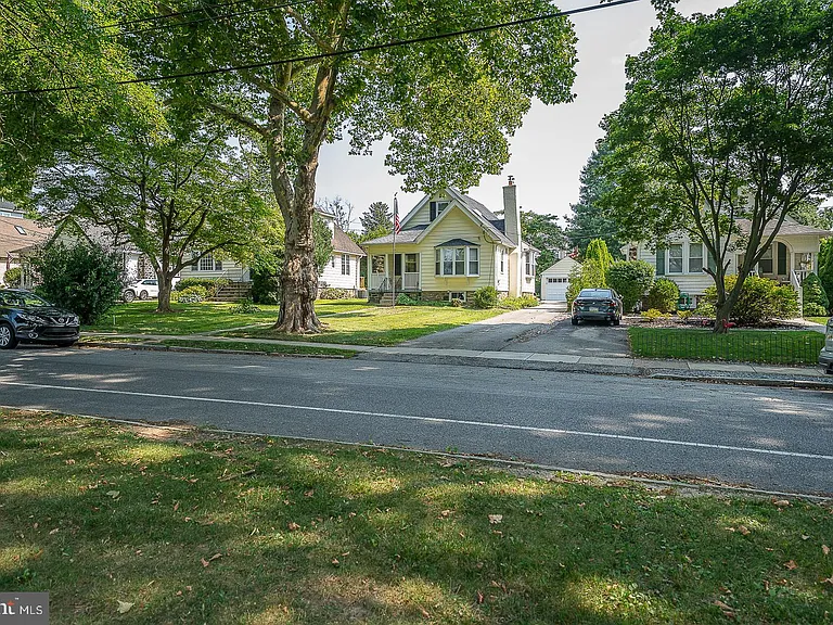 18 Clover Ln — Photo 2