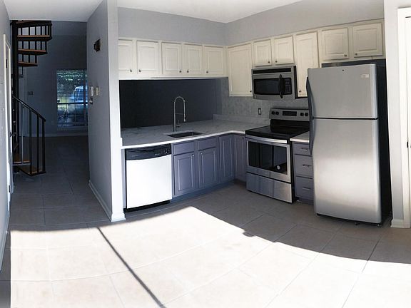 3rd image of 10513 N Oak Hills Pkwy APT 1