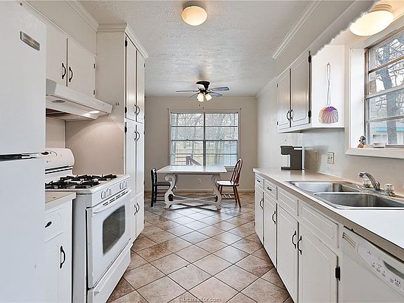3rd image of 1502 Tara Ct