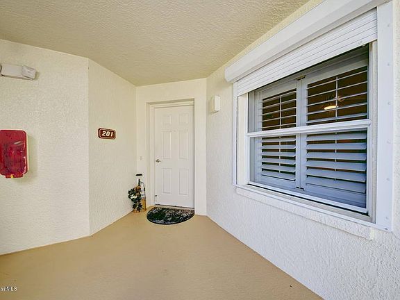 3rd image of 7008 Sevilla Ct Unit 201