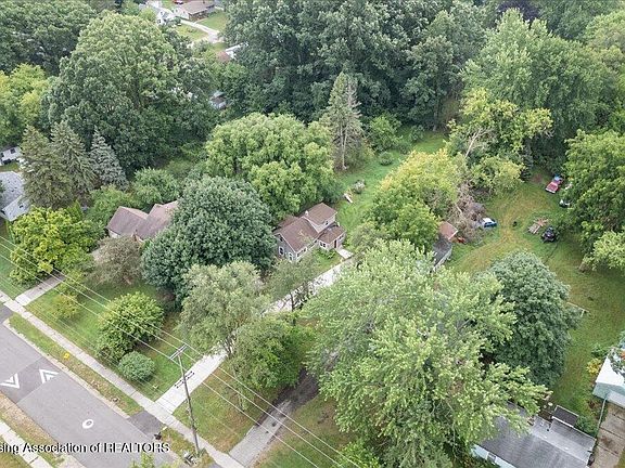 23rd image of 1605 Hillcrest St