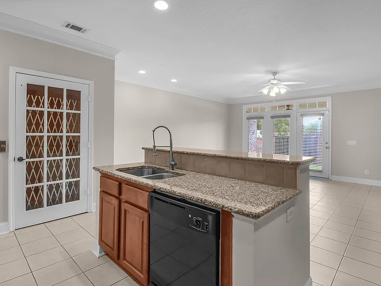 125 Ventura Pl — Photo 12
