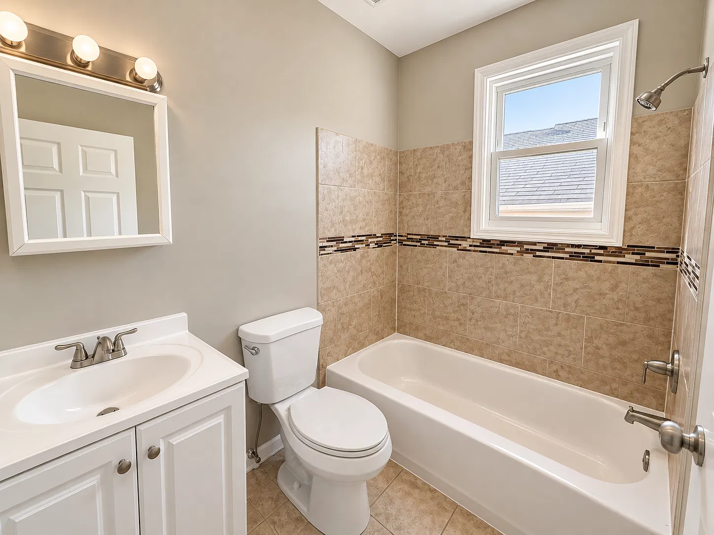 3 bed, 1200 sqft, $2,095 — Photo 3