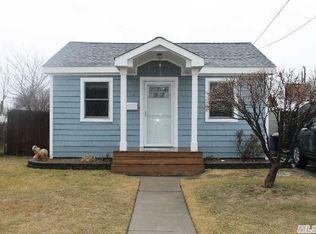 74 E Seacrest Ave, Lindenhurst, NY 11757