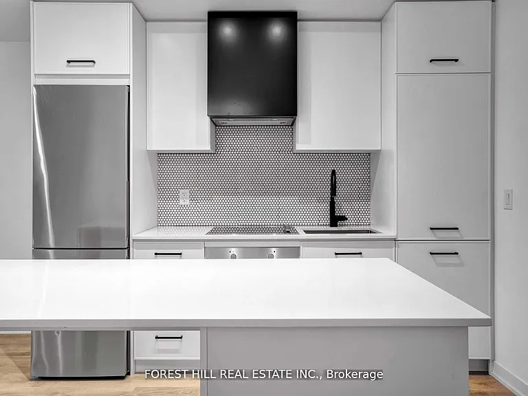 899 Queen St E #202 — Photo 6