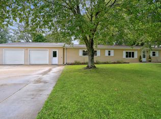 1207 Rolling Hills Dr, Mahomet, IL