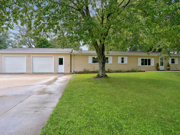 1207 Rolling Hills Dr, Mahomet, IL 61853