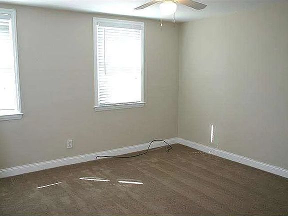 3rd image of 4527 Hale St
