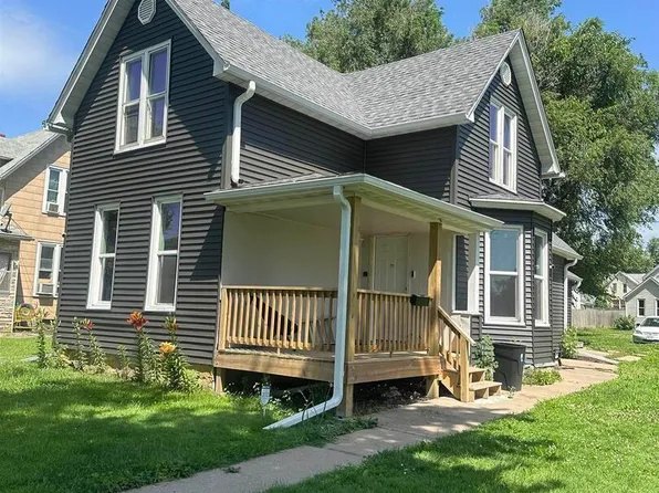 756 13th Ave S, Clinton, IA 52732