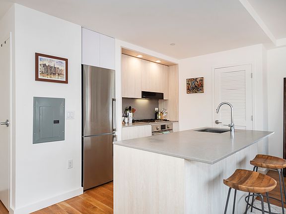 3rd image of 66 Ainslie St #2C