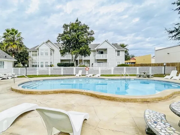 601 E Burgess Rd #E4 — Photo 14