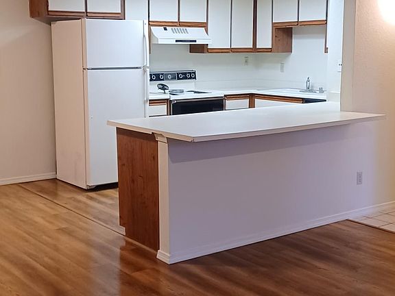 2nd image of 5121 Garfield Ave APT 18