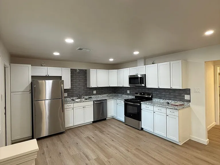 750 Topaz Dr — Photo 2