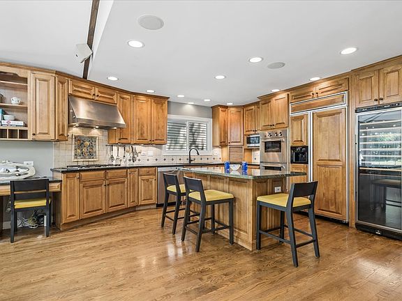 4th image of 441 Appley Ave