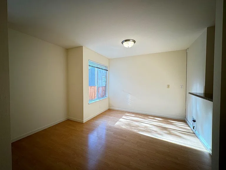 1555 Oxford Street — Photo 10