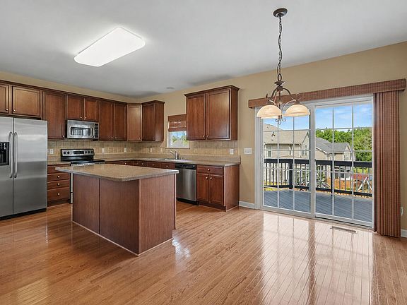 3rd image of 558 Redford Place Dr