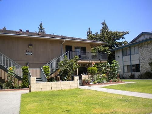 1st image of 2619 E Park Ln APT 2