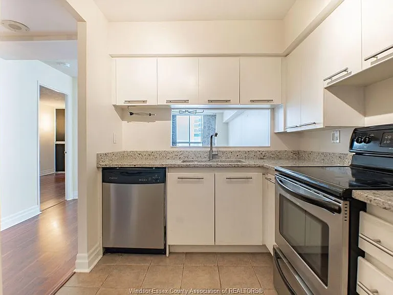 75 Riverside Dr E #901 — Photo 8
