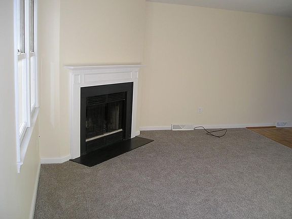 4th image of 501 Auburn St APT 204