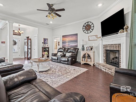 3rd image of 191 Ornate Ave