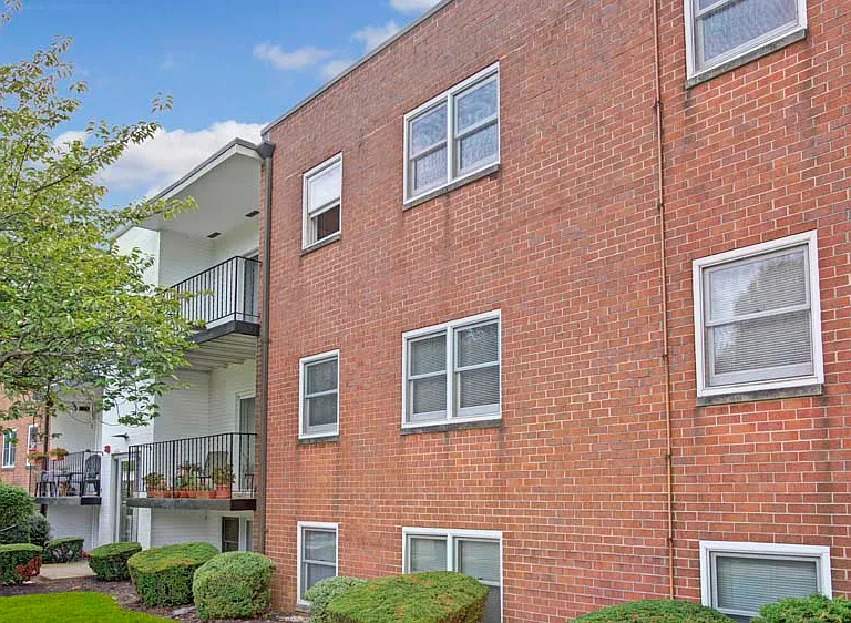 Corliss Apartments — Photo 21