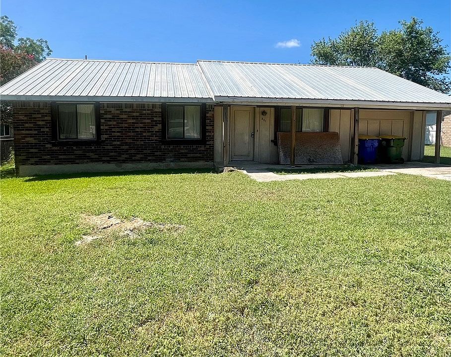 1st image of 824 Larry Dr