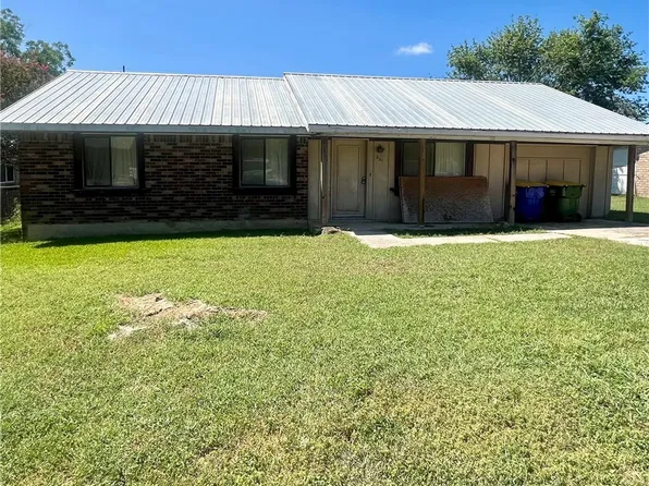 824 Larry Dr, Gonzales, TX 78629
