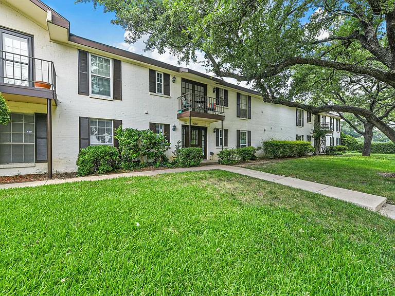 4002 Ridglea Country Club Dr #108 — Photo 37