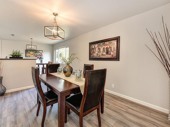3rd image of 4262 Lusk Dr