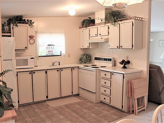 5th image of 451 E Hogan Cir