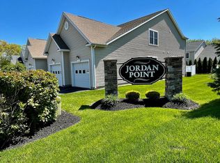 2 Jordan Point Dr, Troy, NY 12180