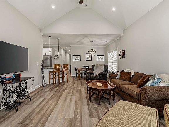 2nd image of 6480 Fortuna Ave