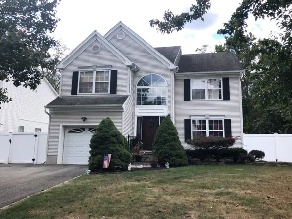 10 Angelica Ct, Matawan, NJ 07747
