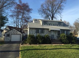 57 Tappen St, Avenel, NJ 07001